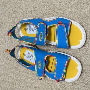 New Keen girl sandals